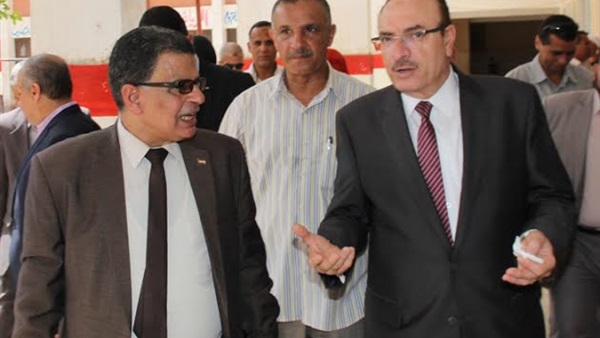 محافظ بني سويف يوجه بإزالة «العبارات المسيئة» من على جدران المدارس