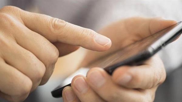 مكالمه هاتفية تتسبب فى خصم يومين من راتب «إداري» وانهاء ندبه