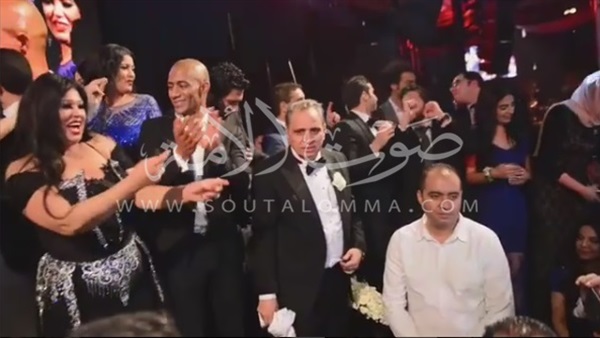 بالفيديو.. محمد رمضان يحرج «السبكى» برفضه الرقص مع «الهضبة»