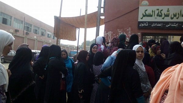 بالصور.. منع مندوبي المرشحين من الدخول بالحوامدية