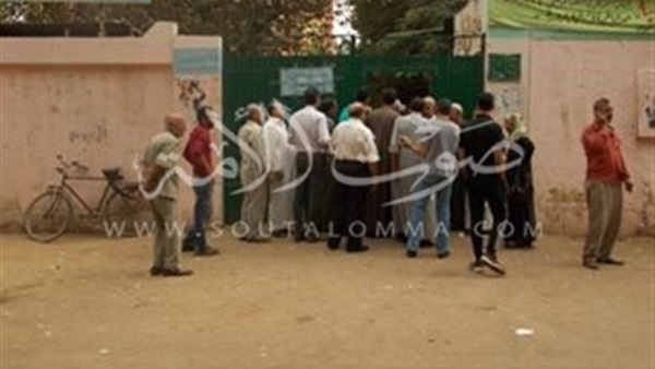 بالصور.. إقبال ضعيف للناخبين بمدرسة أحمد زويل في العمرانية