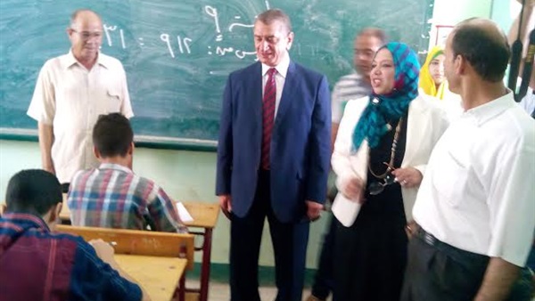 بالصور.. محافظ كفر الشيخ يتفقد لجان امتحانات «الإعدادية»