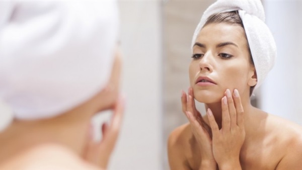 تعرفي على أسباب ظهور التجاعيد المبكرة