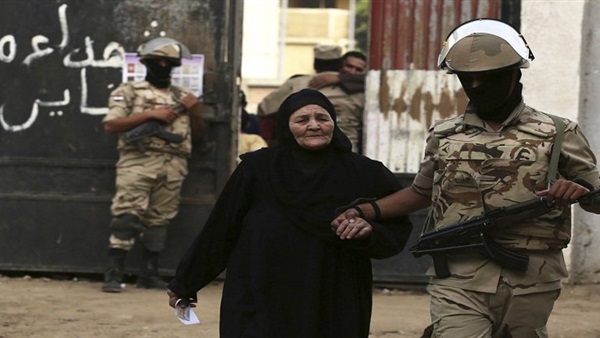 اقبال كثيف من المسنين والسيدات على لجان الإقتراع فى المنيا 