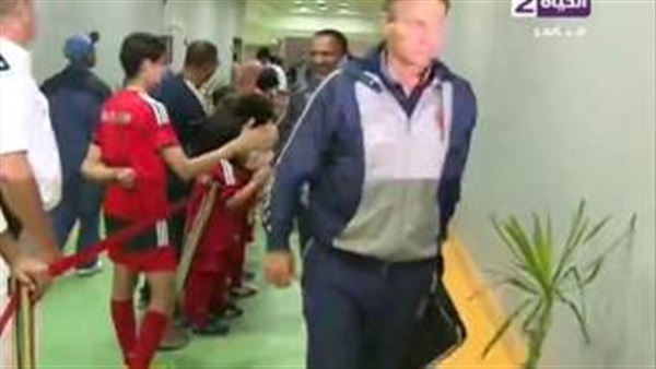 بالفيديو..حافلة نجوم الأهلي فى ملعب برج العرب استعداداً لمواجهة الانتاج الحربي