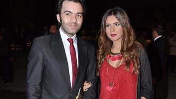 بالصورة.. شاهد أحدث إطلالة لشريف رمزي وزوجته