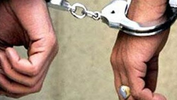 ضبط شخصين بحوزتهما ربع كيلو حشيش في قنا 