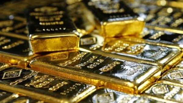 الذهب يرتفع مع تراجع الدولار والأسهم الأمريكية