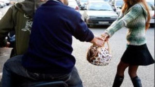 بالفيديو.. لص يحشد الناخبين للتصويت لسرقتهم بكرداسة