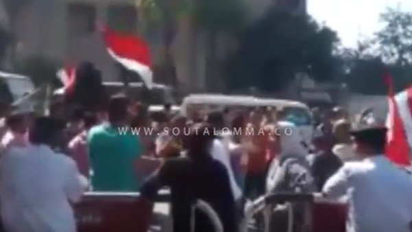 بالفيديو والصور.. عودة «المواطنين الشرفاء» لمحيط «الصحفيين» بالأغاني الشعبية