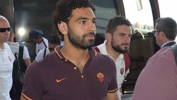 بالصور.. «روما» يغادر إيطاليا لمواجهة «الأهلي» بحضور صلاح وتوتى 