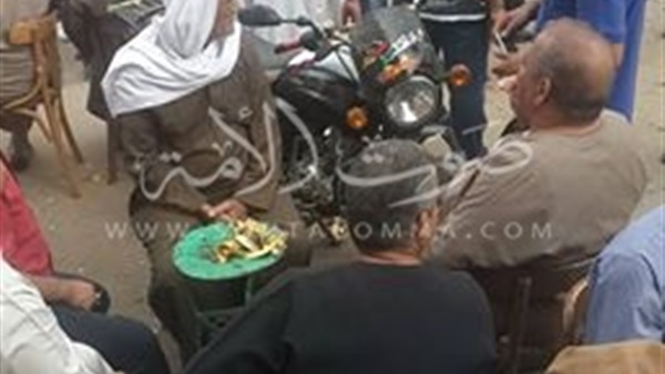 بالصور.. الموز أحدث وسائل الرشوة الإنتخابية 