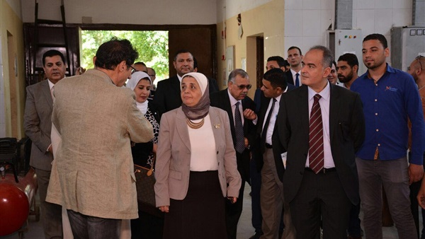 بالصور.. رئيس هيئة جودة التعليم يزور المجمعات التكنولوجية بالفيوم