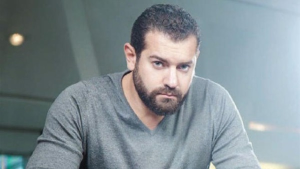 عمرو يوسف ينشر البوستر الدعائي الرسمي لـ«جراند أوتيل»