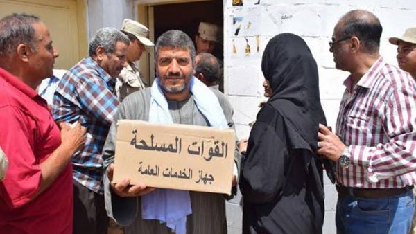 القوات المسلحة توزع ألف كرتونة مواد غذائية بالأقصر