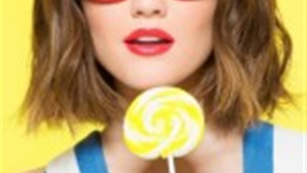 بالصور.. نسقى احمر الشفاه على طريقة «لوسى هيل»