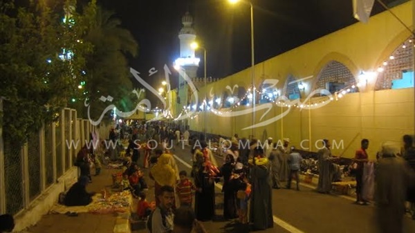 قنا تحتفل بمولد «سيدى عبد الرحيم القناوى».. المحافظة تستقبل المناسبة بعيادات طبية مؤقتة.. سيارات اسعاف مجهزة تعمل 24 ساعة لاستقبال الإغماء المفاجىء.. وإقامة الولائم الليلية أبرز مظاهر الإحتفال