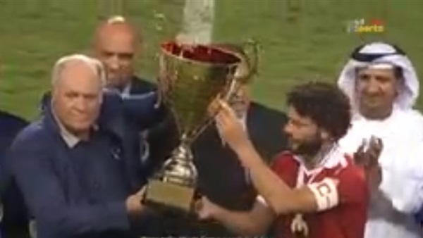 بالفيديو والصور.. لحظة رفع «غالي»  كأس ودية «روما» 