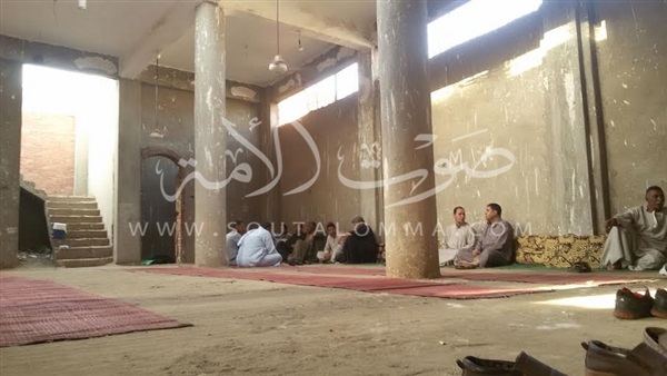 بالصور.. عزاء ضابط الأمن بالطائرة المنكوبة فى «طوخ»