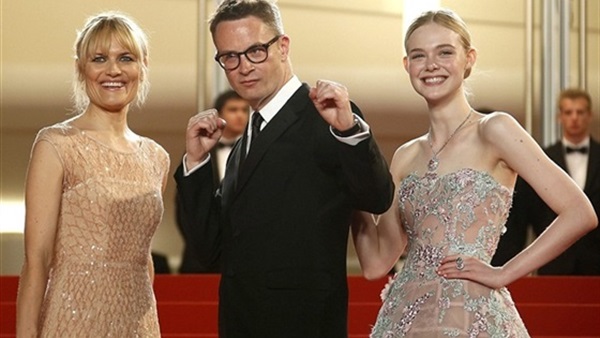 بالصور.. أبطال فيلم «The Neon Demon» بمهرجان «كان»