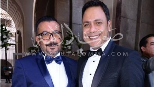 بالصورة.. نصر محروس يهنىء شقيقة بفوزة بجازة «ميما 2016»