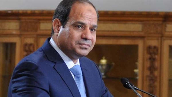 «السيسي» يبدأ كلمته في دمياط بالوقوف دقيقة حدادا على ضحايا الطائرة