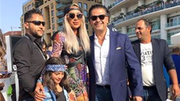 بالفيديو والصور.. نجوم الغناء يشاركون فى سباق «فورميلا1»