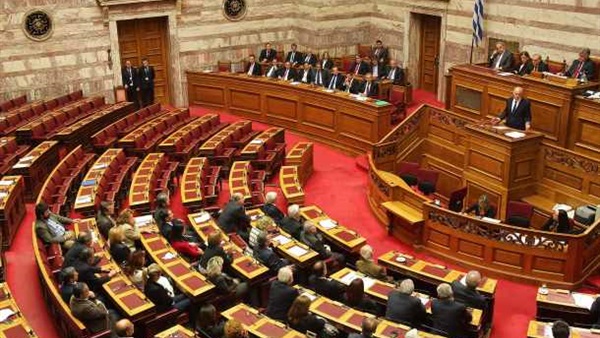 البرلمان اليوناني يقر إصلاحات للخروج من الأزمة المالية