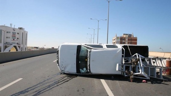 مصرع شخص وإصابة آخر إثر انقلاب سيارة على طريق «مطروح-الإسكندرية»