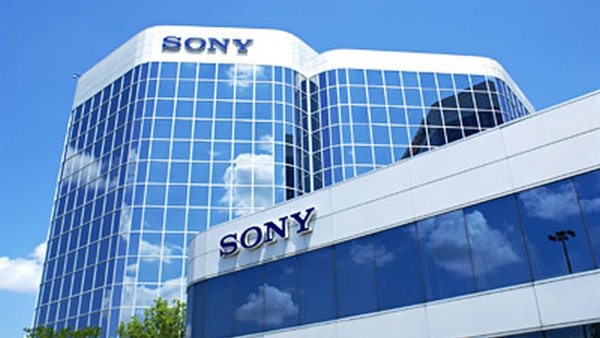 شركة «sony» تقدم عدسات لاصقة تلتقط الصور «برمشة عين»