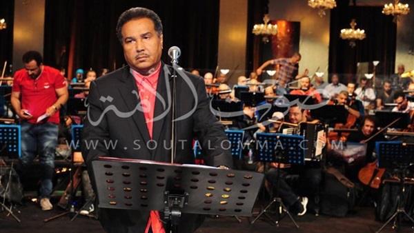 بالصور.. محمد عبده يتابع إلاستعدادت النهائية لحفله المنتظر