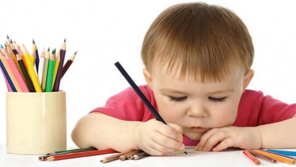 استخدام الطفل ليده اليمنى أو اليسرى له دلالات بشأن وظائفه العقلية