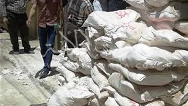 بالصور.. ضبط 86 جوال ملح فاسد فى سوهاج