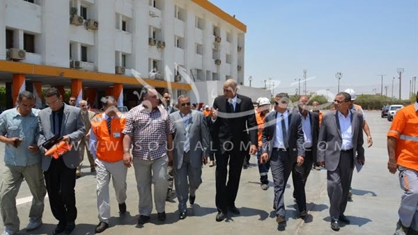 بالصور.. «الهياتمي» يتفقد مصنع أسمنت السويس