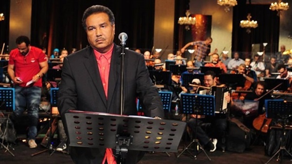 بالفيديو.. اللحظات الأخيرة لـ«محمد عبده»‬ قبل صعوده مسرح الأوبرا‬ 