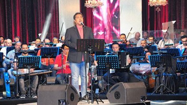 بالصورة.. مسرح الأوبرا «كامل العدد» فى حفل محمد عبده