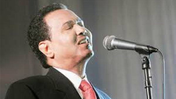 «محمد عبده» يبدأ حفلة دار الأوبرا بأغنيته «عالى السكوت»