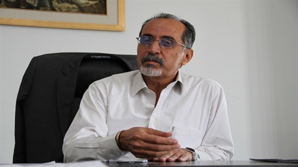 250عمل فني في معرض للفنان حمدي عبدالله بمركز الجزيرة غدًا