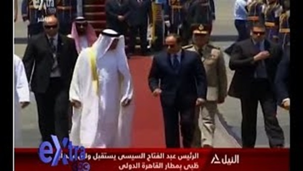 بالفيديو.. «السيسي» يستقبل ولي عهد أبو ظبي بمطار القاهره الدولي 