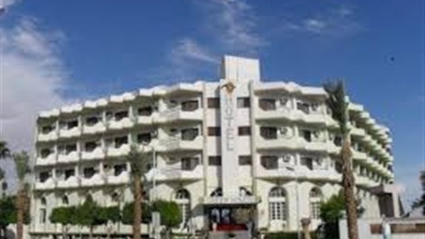 عاجل.. السيطرة على حريق هائل بفندق جرين بالسويس