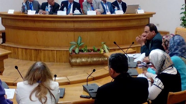 شاهد.. أغرب تقاليع المصريين خلال فرز الأصوات الانتخابية
