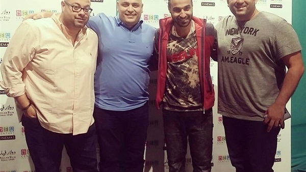 أبطال «الفيل الأحمر» فى ستديو مصر
