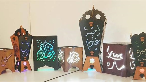 بالصور..  لأول مرة "فوانيس" تضيء بأسماء أصحابها في رمضان