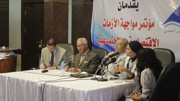 بالصور..«مؤتمر مواجهة الأزمات» يناقش الموازنة بحضور صباحى واسحق 