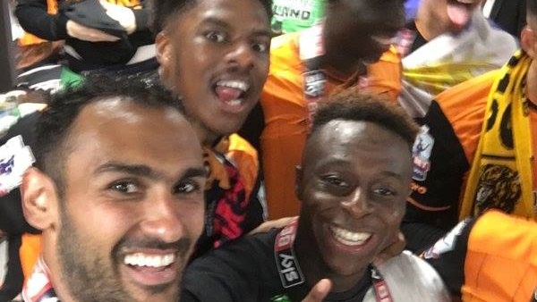 «المحمدي» يلتقط سيلفي التأهل للبريميرليج