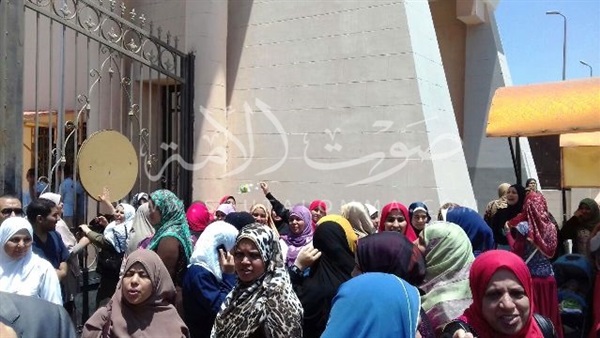 بالفيديو والصور.. وقفة احتجاجية لممرضات «بني سويف الجامعي»  