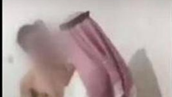 إعلامي عن  "تعرية مصري بالكويت": "لحد أمتى الكفيل هيهزأنا"