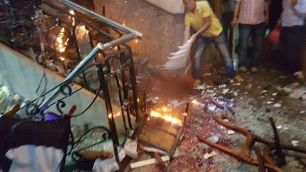 فريق من النيابة العامة يصل مقر نقابة المحامين بالدقهلية