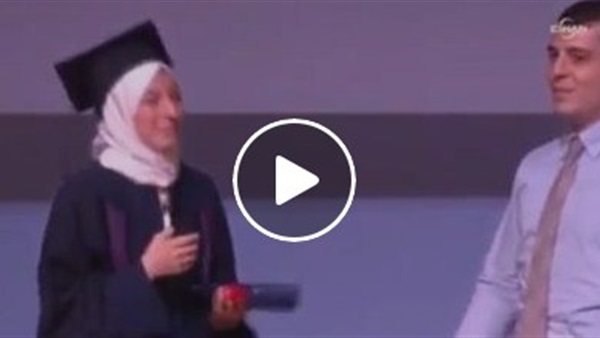 بالفيديو.. شاب يطلب يد حبيبته للزواج بطريقة خاصة