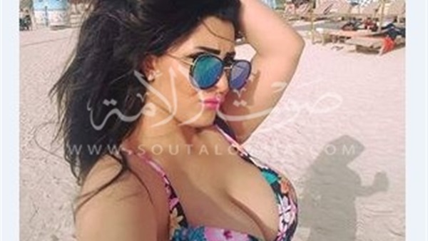 بالصور.. «بارديس» تشعل «فيسبوك» بصور مثيرة من كابينة قيادة طائرة